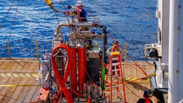 vulcao-submarino-gera-energia-em-teste-inedito-no-fundo-do-mar